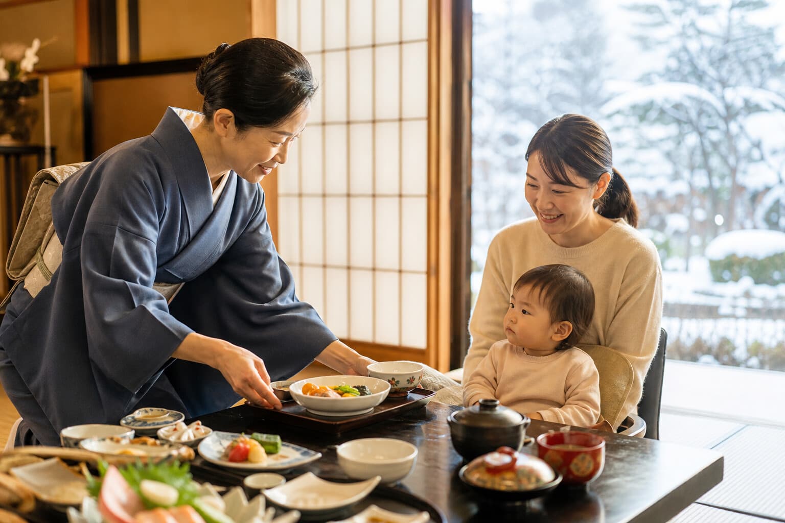 ホテル・旅館の子連れ対応あるある25選|現場の負担をDXで減らす